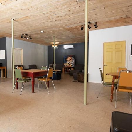 Le Cheval Noir Hostel Trois-Pistoles Buitenkant foto