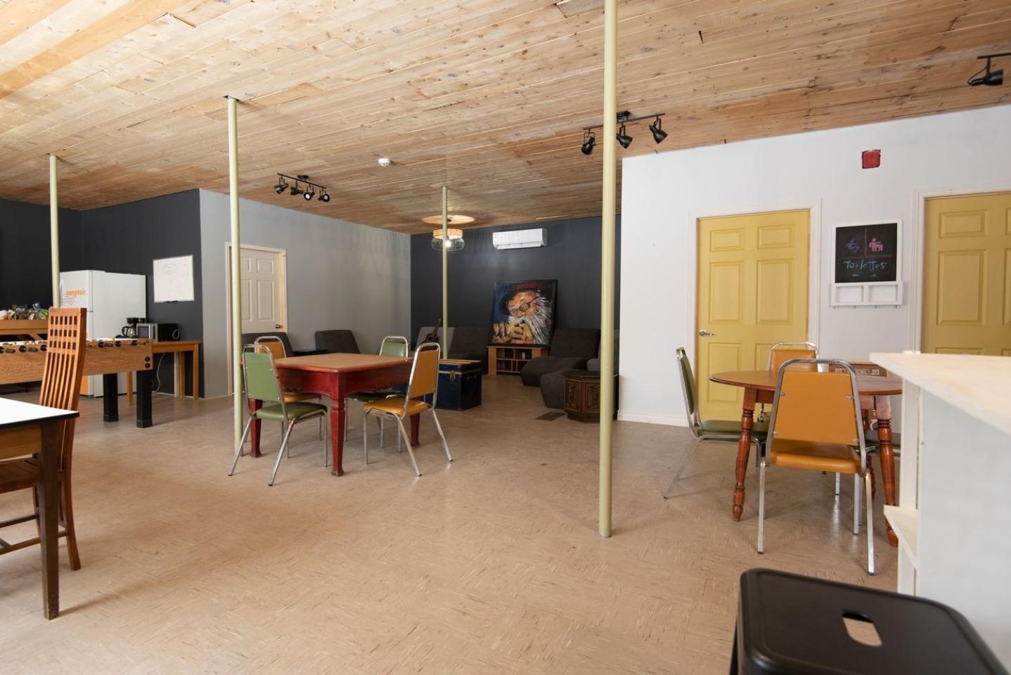 Le Cheval Noir Hostel Trois-Pistoles Buitenkant foto